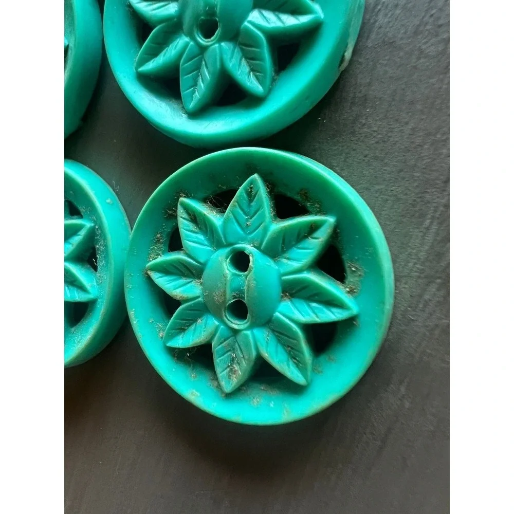 Vintage Buttons 1.125